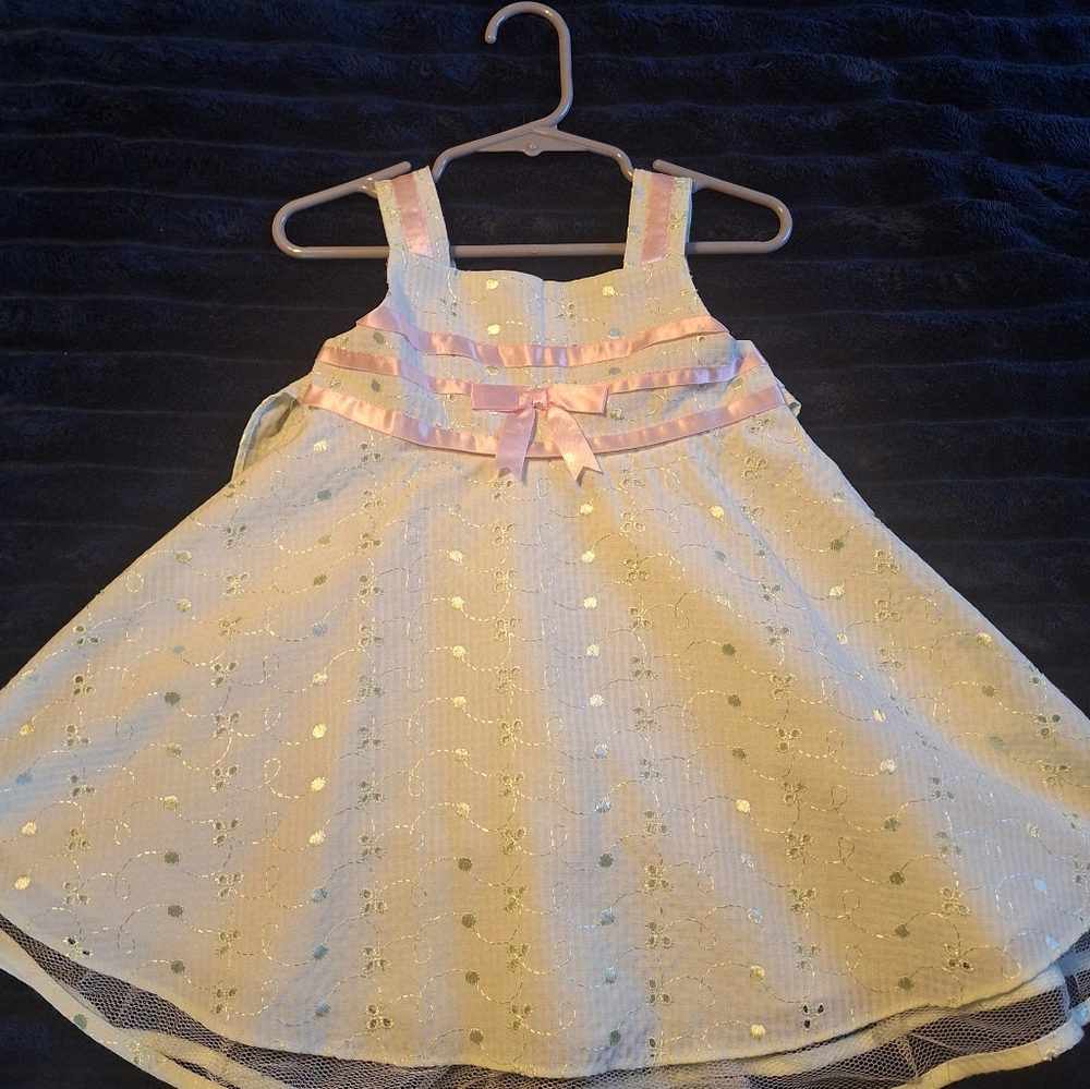 Charming Light Green Dress with Pink Accents